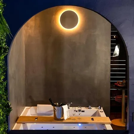 Love hotel Minamina, Avec Jacuzzi Privatif *